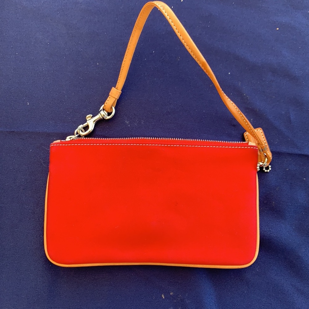 Coach - Picture 3 of 4
